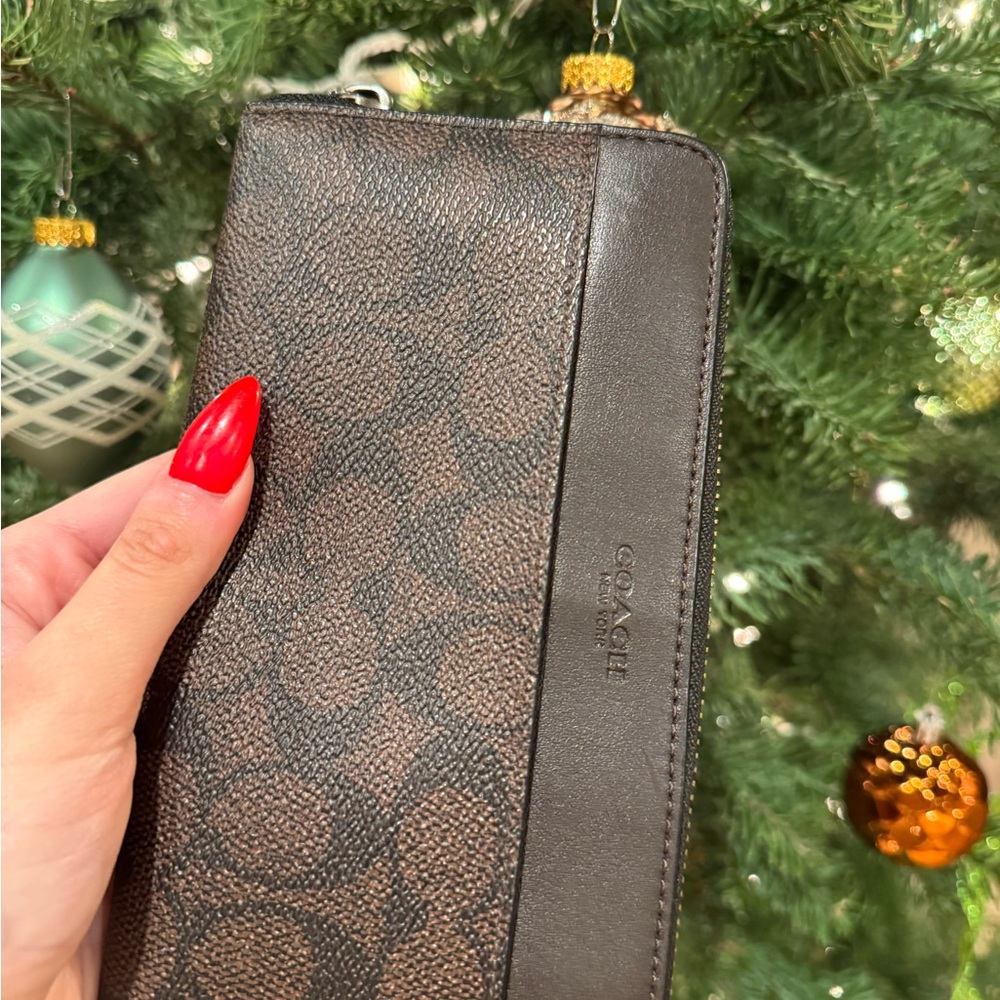 Coach Wallet - Picture 2 of 8